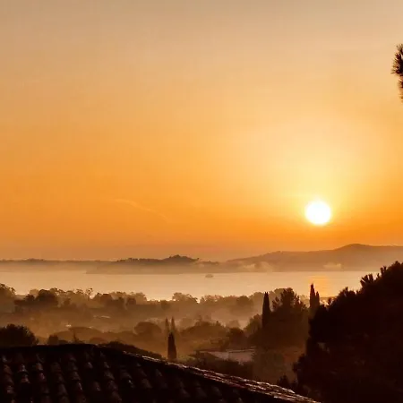 Jolie Pierre & Avec Vue Sur St Tropez * غريمو